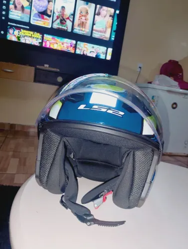 Capacete novo nunca usado. LS2 coquinho 56 tamanho