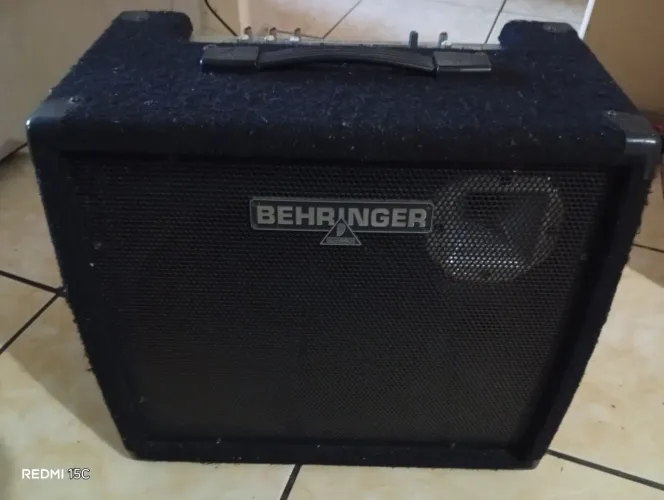 Amplificador Behringer