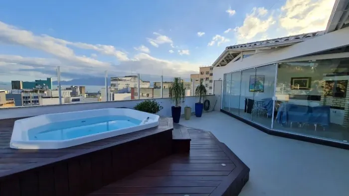 Apartamento de cobertura no centro a venda