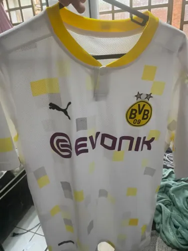 A camisa terceira (Third) do Borussia Dortmund da temporada 2020/2021 tamanho G