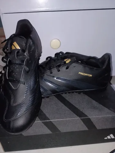 Chuteira society Predator Adidas - Preta NOVA