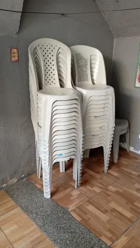 Lote com 30cadeiras na Maraponga r$ 550 telha para contato 859- *