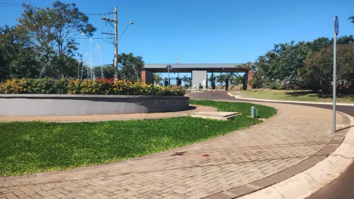 Terreno de 402m² à venda em condomínio - Riviera Village em Cravinhos