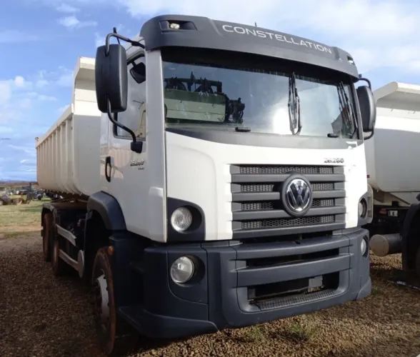VW 26.280 ano 2023, 6x4, com caçamba de 14m e ar condicionado, em MT