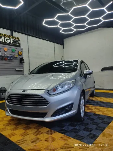 Ford Fiesta 1.6 16V Flex Aut. 5P 2015