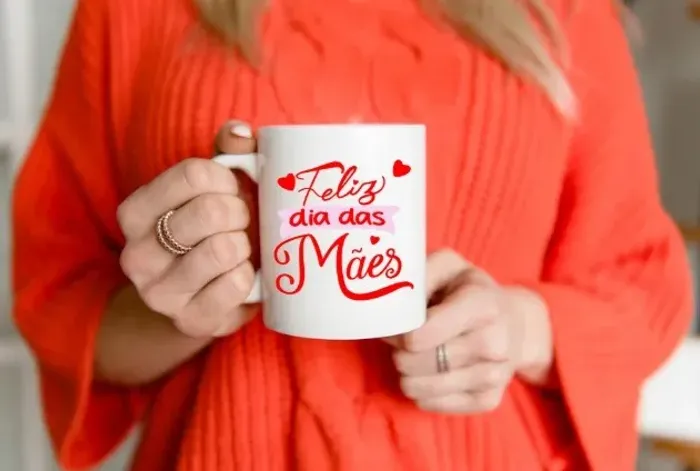 CANECAS BRANCAS E XÍCARAS BRANCAS COM PERSONALIZAÇÕES