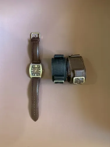 Relógio pulseira de couro Guess