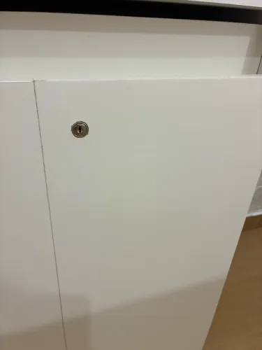 Armário multiuso com chave