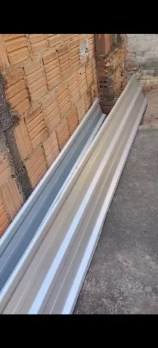 Vendo dois pedaços de telhas sanduíche