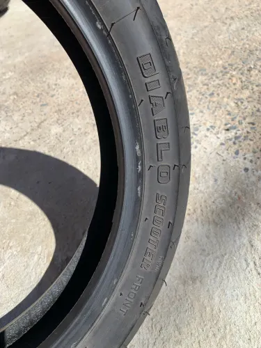 vende-se pneu e escapamentos de moto
