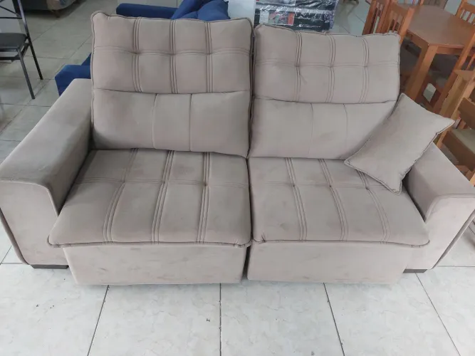 Sofá Retrátil e Reclinável 2,10m em Eucalipto - Última Peça R$ 1.499