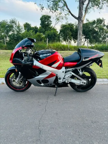 Vendo Moto Susuki 750R Srad
