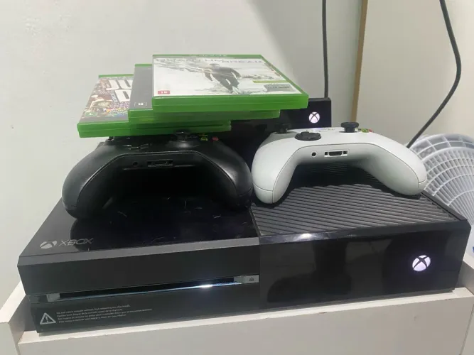Xbox One Fat 500Gb Dois Controle kinect e 3 jogos, troco por PlayStation 4