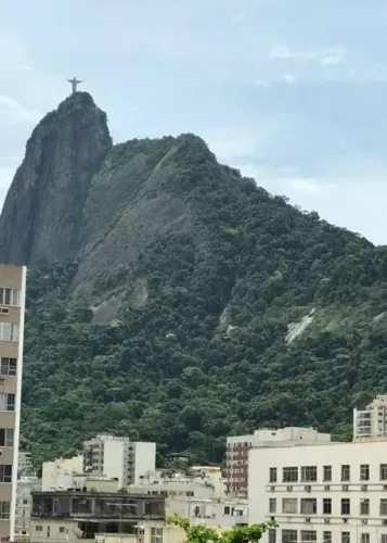 OPORTUNIDADE! Excelente apto 02 quartos (1 st) MOBILIADO com Vista, Vaga de Garagem e Área