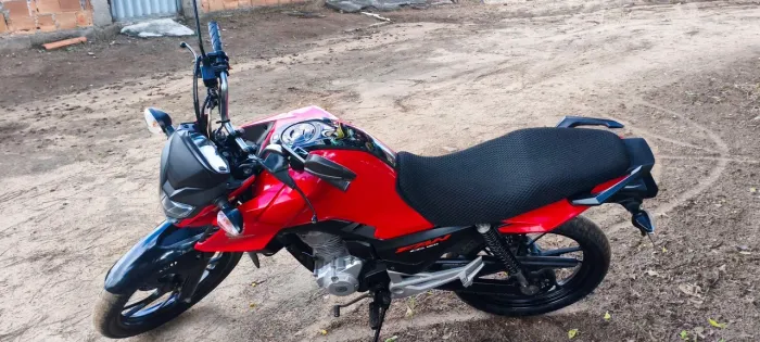 Moto d garagem com revisão feita em concessionária com dois pneu zero sem muta e restriçao