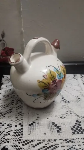 Botija em cerâmica pintada a mão