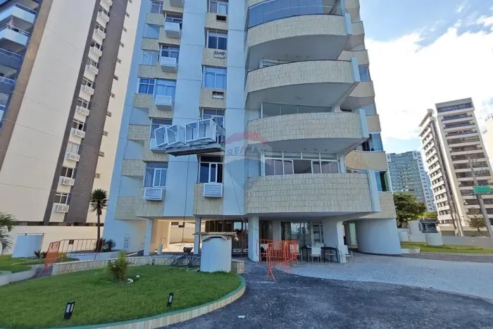 Cobertura Duplex, 338m², 03 quartos, 01 suítes, 03 banheiros, dependência completa de serv