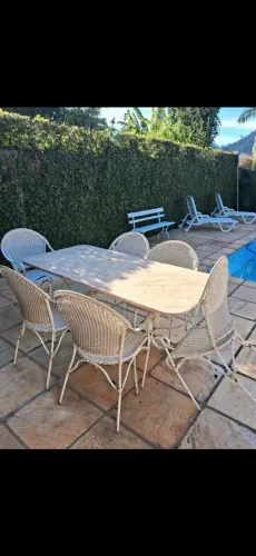 "Banco Alto de Madeira Maciça / Suporte para Plantas e Mesa de Canto"