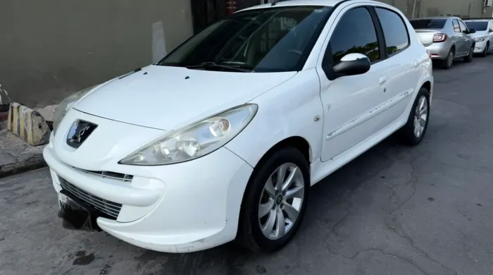 Peugeot 207 XR 1.4 Flex 8V 3P 2013