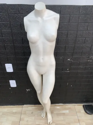 Manequim Feminino corpo inteiro