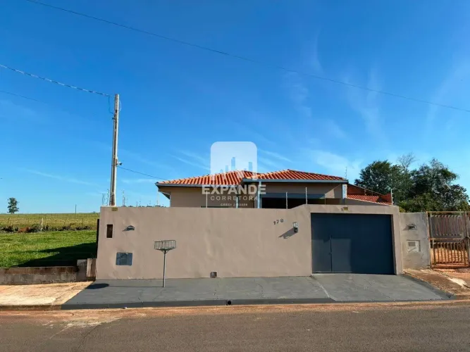Casa com 2 dormitórios à venda, 153 m² por R$ 365.000,00 - Vitória II - Botucatu/SP