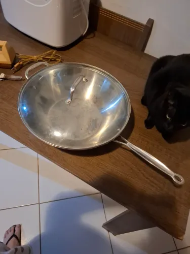 Panela Wok com tampa de vidro