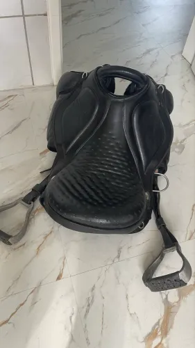 Vendo Cela montaria australiana com assento em gel