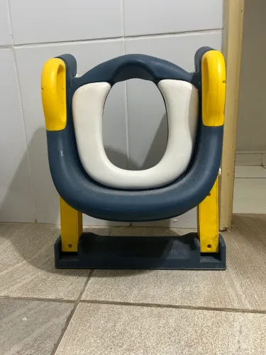 Troninho infantil com assento