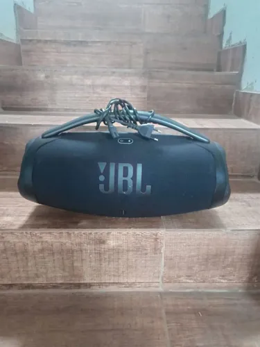 JBL Boombox 3 original.