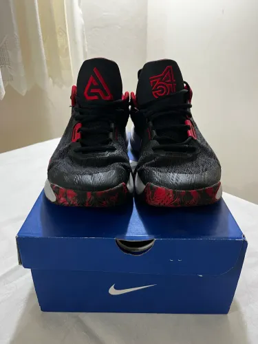 Nike Giannis Immortality 2 Black / Wolf Grey / University Red