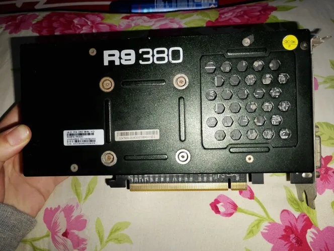 Placa de vídeo AMD R9 380