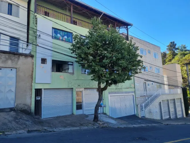 Casa e apartamento à venda em bairro próximo ao centro