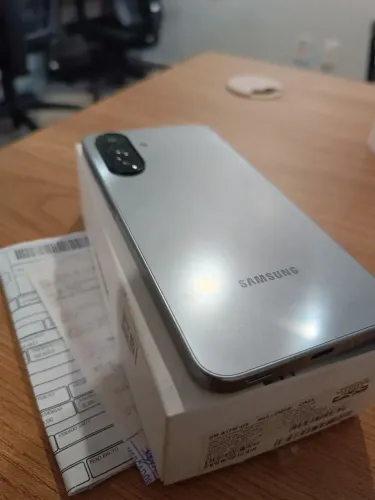 Vendo ou troco Samsung A17 256gb 8gm RAM, tela amoled 2 meses de uso !