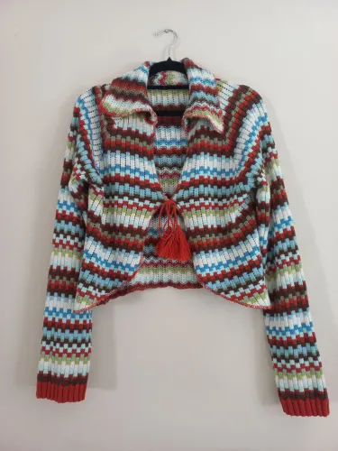Casaco cropped em tricô