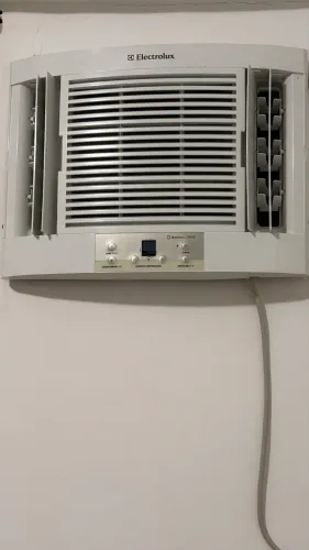 Vendo ar condicionado de janela Electrolux 