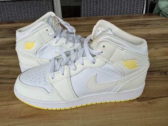 Tênis NOVO Nike Air Jordan 1 Mid GS "Sail Light Laser Orange" Original.