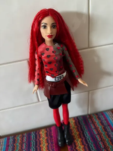 Boneca Red Descendentes