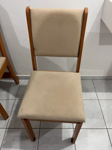 Vende-se mesa com 4 cadeiras