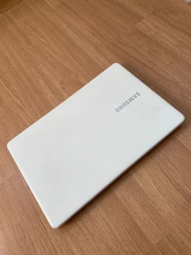 Notebook Samsung Essentials E21 Branco - Tela 15.6 - Intel Celeron 3865U - RAM 4GB/HD 500