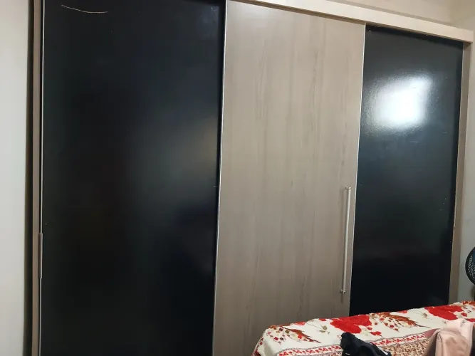 Vendo lindo guarda roupa de casal