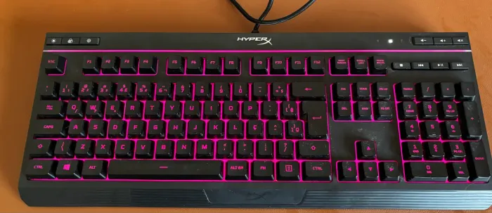 Teclado Gamer HyperX Alloy Core RGB ABNT2 USB