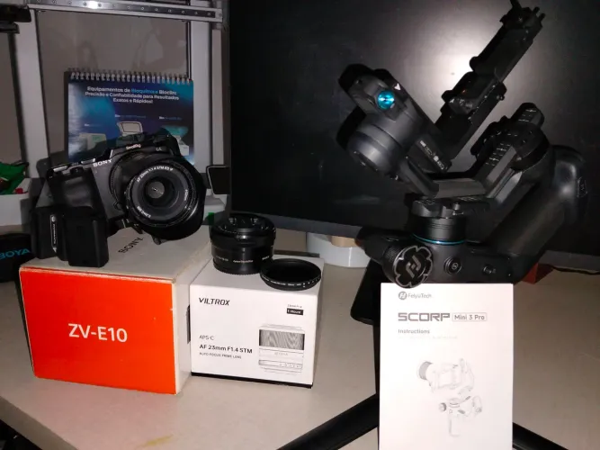 Câmera Sony ZV-E10 mais duas lentes e scorp 3 mini pro fill light