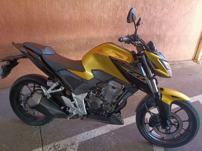 Honda / CB 300F TWISTER