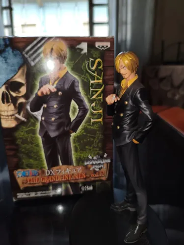 Action figure sanji one piece ( com caixa )