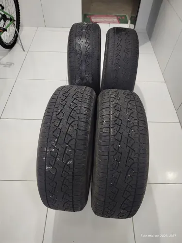 4 peneus Pirelli usado 215/60 aro 17