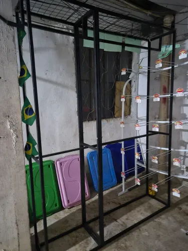 Expositor de roupas de ferro