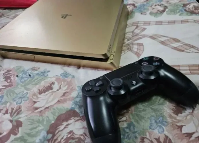 Ps4 slim dourado Golden