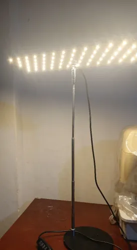 Luminária para plantas e escritório
