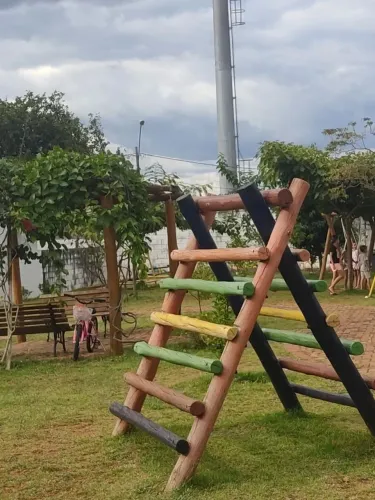 Brinquedo de madeira para parquinhos e playground