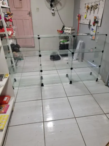 Balcão de Vidro Expositor para Lojas com 9 nichos  60x30x30